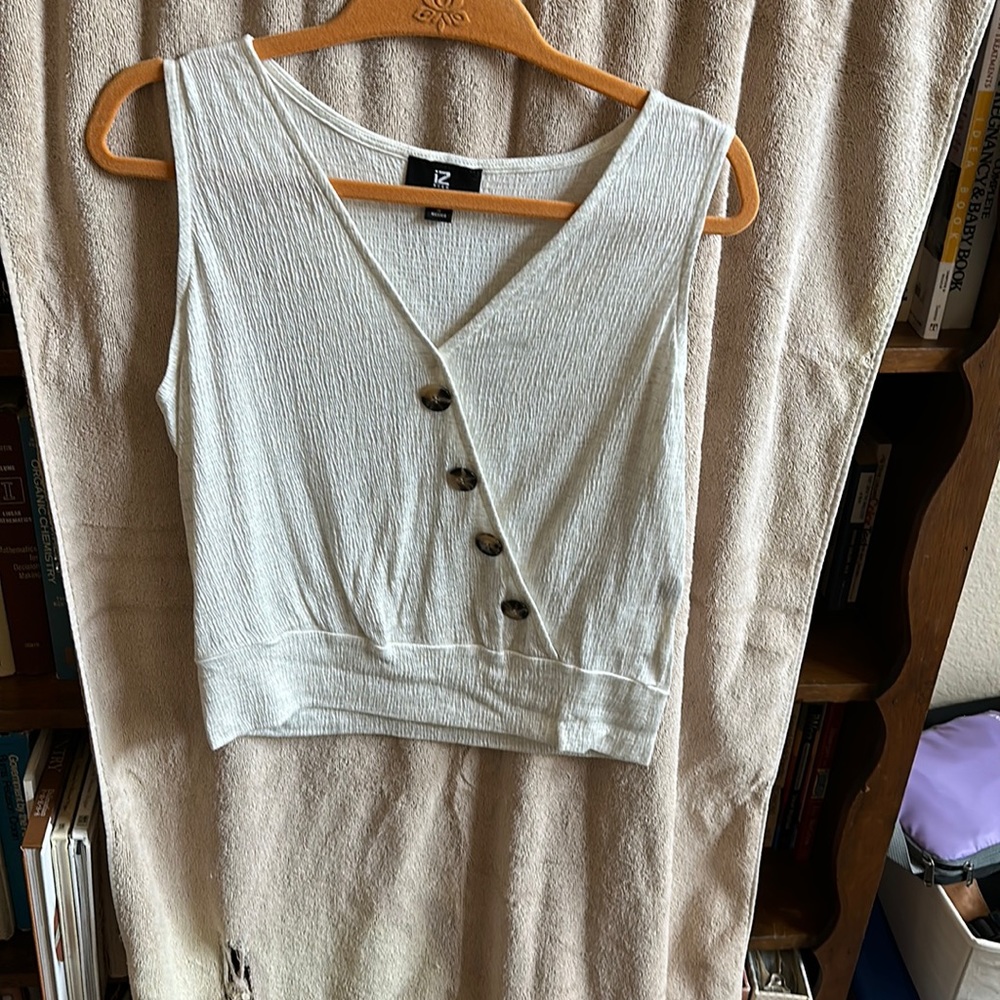 NWT iZ byer cream crop top